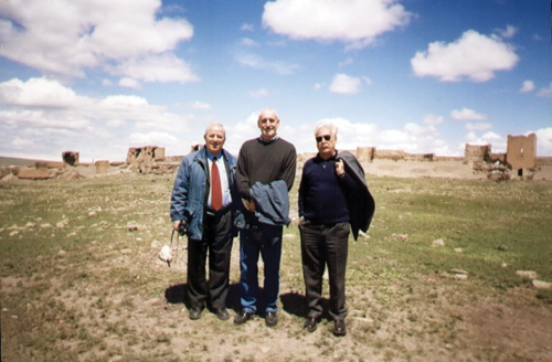 Ziya Yurttaş, Andri Bizas, Ahmet Saltık - Anı Harabeleri - Kars, 2002