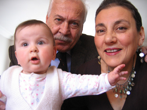Elif, Ahmet Dede ve Anneanne, 2005